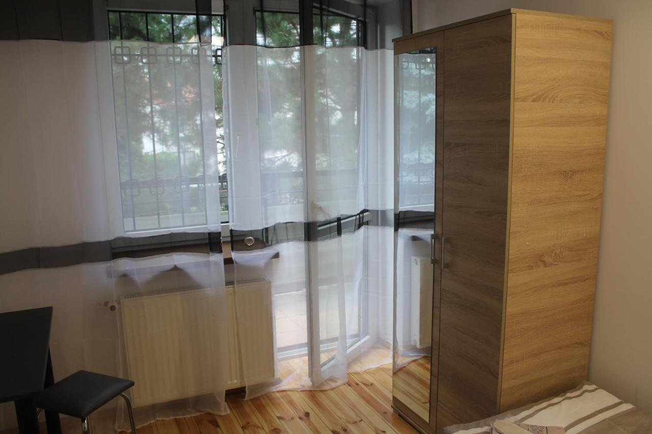 Saska Ochota Forest Guest House 华沙 外观 照片