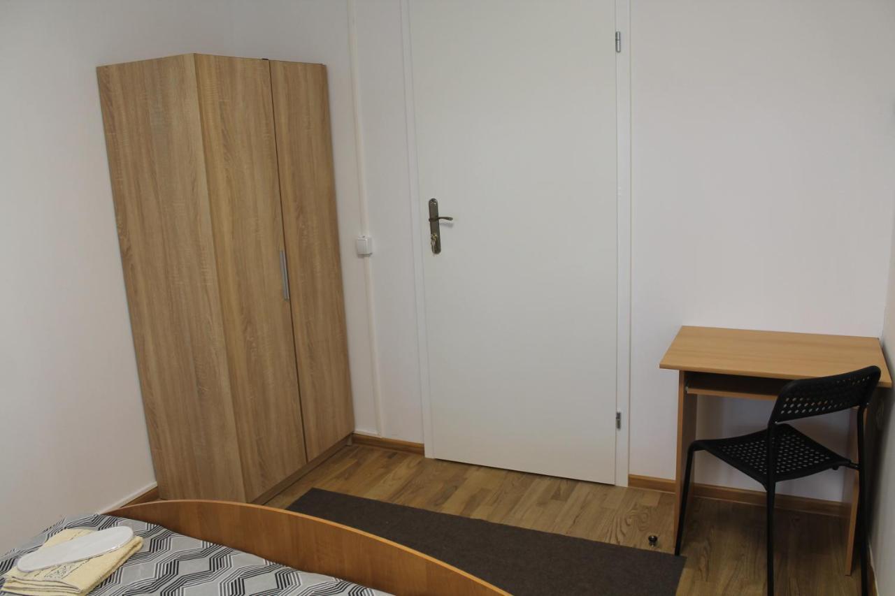 Saska Ochota Forest Guest House 华沙 外观 照片